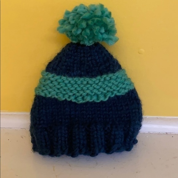 Toddler beanie pom hat - Picture 1 of 3